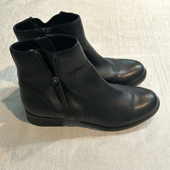 Comfortiva Black Ankle Booties - Picture 2 of 7